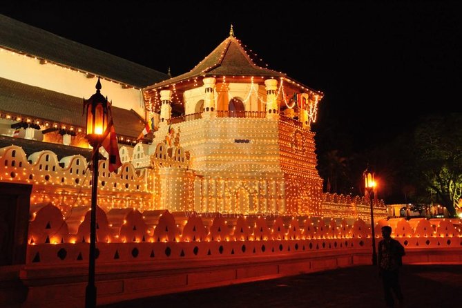 3 Days Tour to Kandy Nuwara Eliya & Sigiriya from Colombo - Day 1 in Kandy: Temple of the Tooth, lakeside views, and Peradeniya gardens