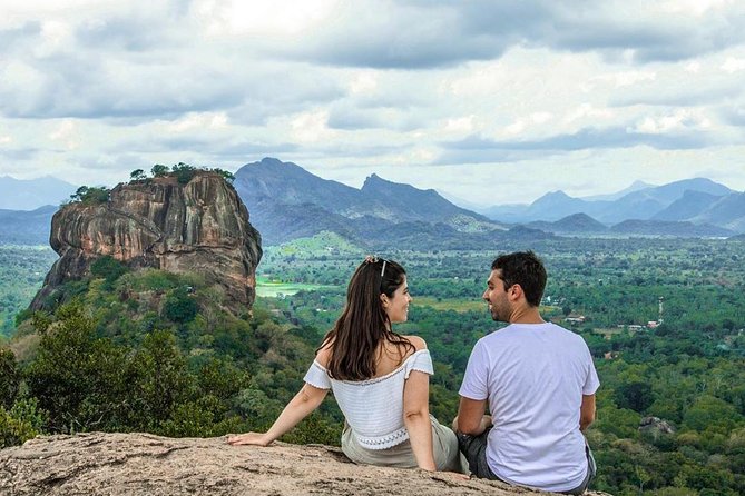 3 Days Tour to Kandy, Nuwara Eliya & Sigiriya - Day One in Kandy: Temple of the Sacred Tooth, lake views, gardens, and dance