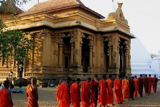 3 Hour Private Colombo Street Food Tour - Galle Face Beach, Then Kothu Time at Hotel De Pilawoos