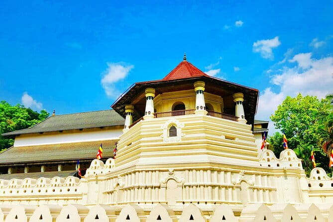 4 Days Private Tour In Sri Lanka - Day 2: Dambulla Cave Temple, Sigiriya climb, and Kandyan dance in Kandy