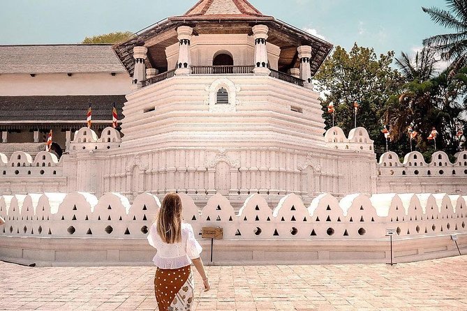 4 Days Tour to Kandy, Sigiriya & Nuwara Eliya - Day 1 in Kandy: spices, gems, the Tooth Relic, and a cultural show