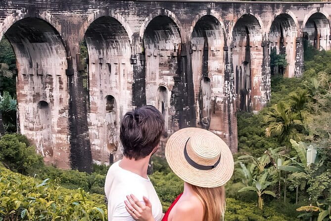5 Day Sri Lanka Tour : Including Temple of Tooth & Sigiriya Trip - Day 2: Temple of the Sacred Tooth Relic, Kandy Views, Gardens, and a Dance Show