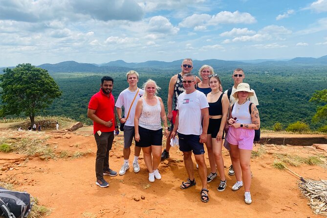 6 Days Tour of Sri Lanka - Day 3: Nelligala Buddhist Center, Sacred Tooth Relic, and Ambuluwawa Tower