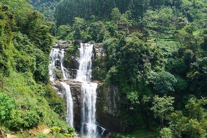 6 Days Tour of Sri Lanka - Day 4: Ramboda Waterfall and Nuwara Eliya tea and postcard spots