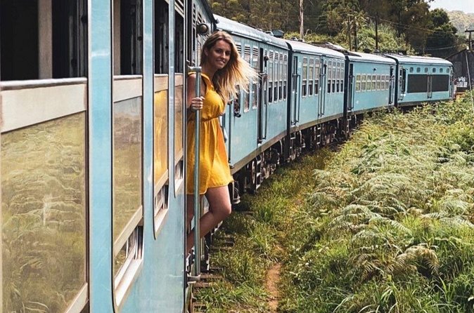 7 Days Tour in Sri Lanka Hotels with Breakfast and Luxury Car - Day 4: Glenloch Tea Factory, Ramboda Waterfall, and Nine Arches Bridge