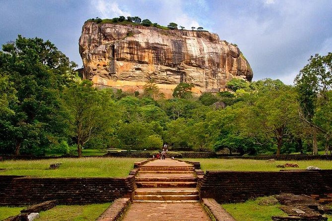 7 Nights Private Tour Of Sri Lanka - Day 3 Dambulla Caves, Sacred Tooth Relic, and Kandy Culture Night