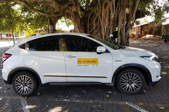 Airport to Kandy Drop - In the car: what included bottled water really means for day one