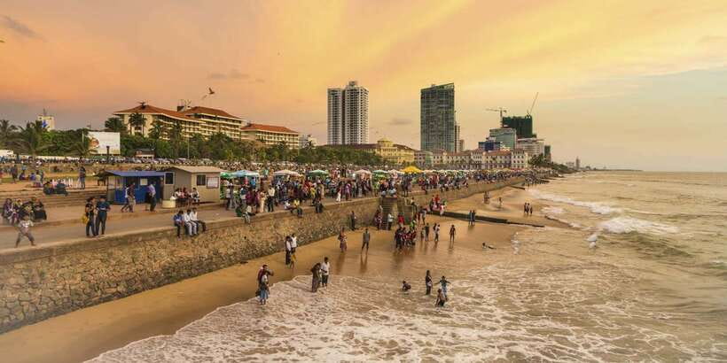Colombo: All-Inclusive Morning & Afternoon Private City Tour - Gangaramaya Temple and its museum: worship plus artifacts, on land and water