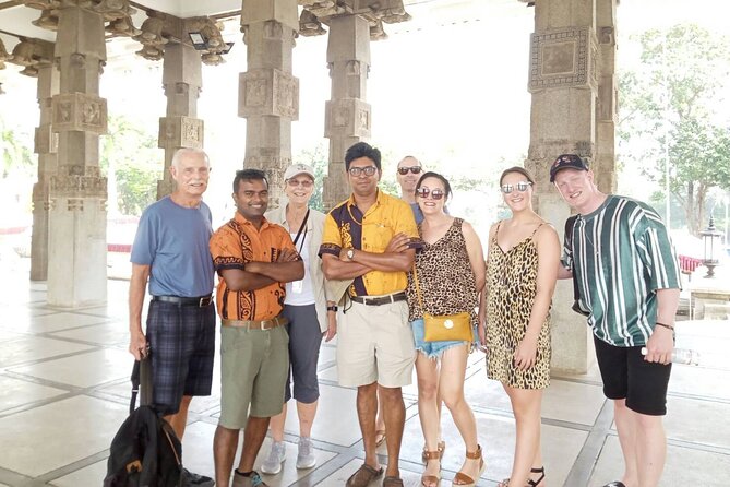 Colombo Bay Tuk Tuk City Tour - Tea tasting and your Sri Lankan meal break