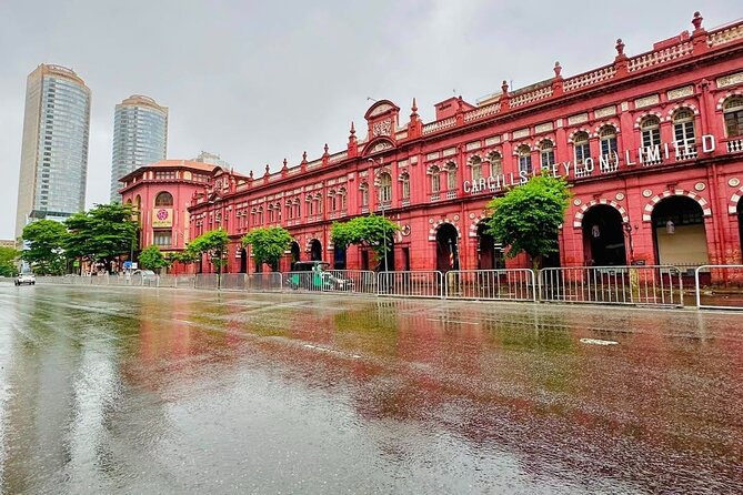 Colombo by Tuk Tuk – Sightseeing Entry Fees included - Start at Colombo Lighthouse, end where you began