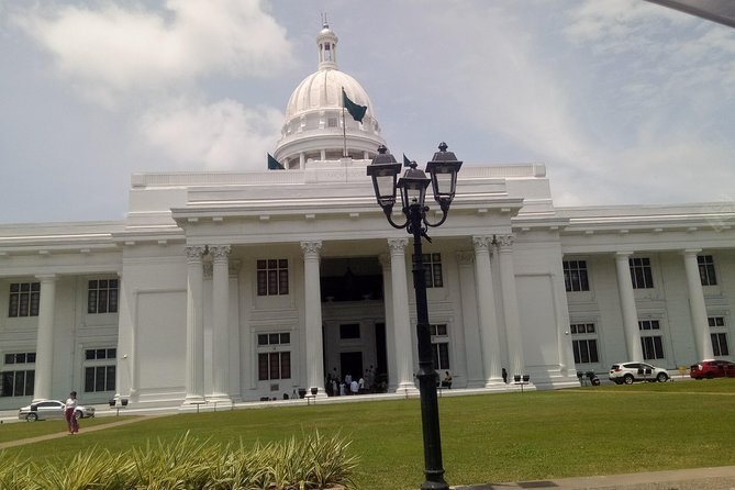 Colombo City Day Tour - Galle Face Green: Ocean-Air and a Classic Colombo View