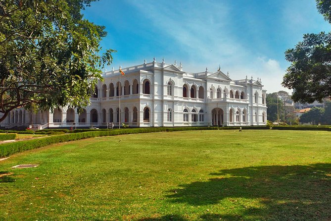 Colombo City Drive by Bookingmart Holidays Pvt Ltd - Optional Extras: Galle Face and Viharamadevi Park