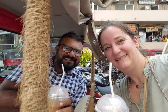 Colombo City Highlights by Tuk Tuk – All-Inclusive Adventure - Pettah market streets: shopping chaos, the Red Mosque, and the Portuguese-Dutch fort story