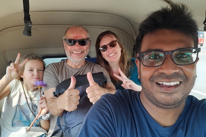 Colombo City Highlights by Tuk Tuk – All-Inclusive Adventure - Coffee and tea tasting, Lion Beer in the tuk-tuk cooler, and the included food program