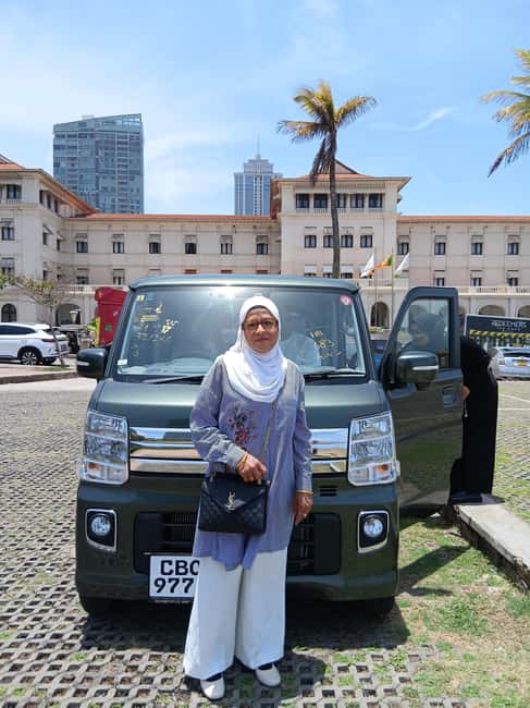 Colombo: City Sightseeing Tour by Car with Driver-Guide - Colombo Fort, Maradana Railway View Point, and the city’s movement