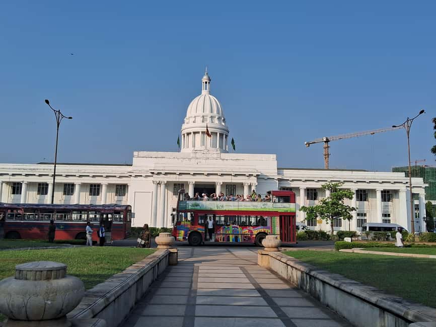 Colombo: City Sightseeing Tour by Car with Driver-Guide - Pettah Market and Viharamahadevi Park: commerce and calm in the same day