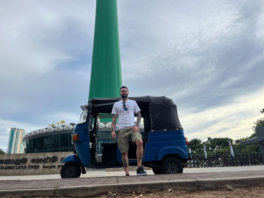 Colombo: City Sightseeing Tour by Tuk-Tuk with Pickup - Gangaramaya Temple: the best walk-and-look moment