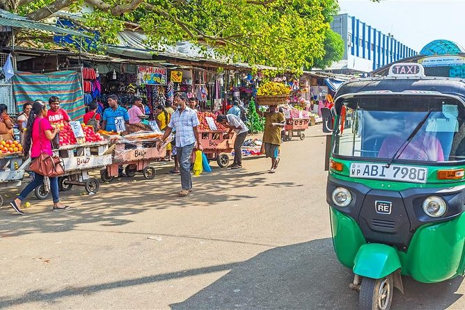 Colombo City Tour By Tuk Tuk - Gangaramaya Temple and Bera Lake: a strong ending