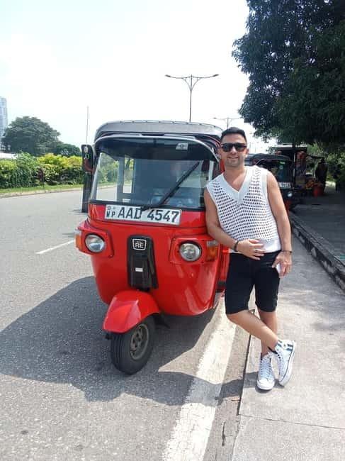 Colombo City Tour by Tuk-Tuk with Hotel Pickup - All Include - Viharamahadevi Park and Independence Square: big open space for photos and scale