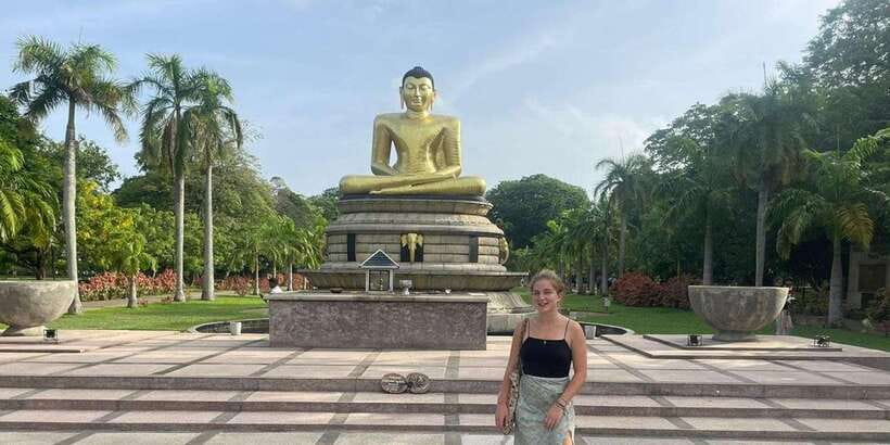 Colombo: City Tour by Tuk Tuk with Srilanka Traditional Food - Pettah Local Market, Dutch Hospital, and Independence Square in one line