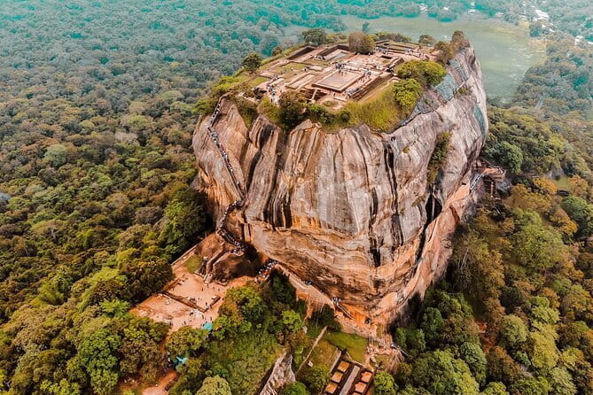 Colombo City Tour | From Colombo Port - Gangaramaya Temple plus nearby landmarks: calm religious time, surrounded by history