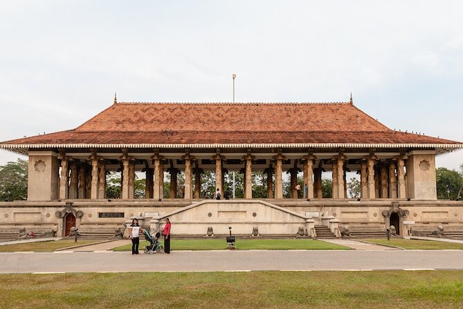 Colombo City Tour With Historical Places ( All Inclusive ) - The Fort Area and Old Parliament Building, Power Meets the Sea