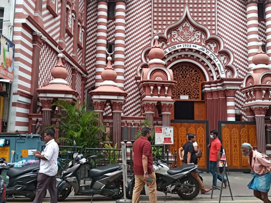 Colombo: Guided City Tour with Entry Tickets - Jami Ul-Alfar Mosque, the Red Mosque, plus temples in the same route