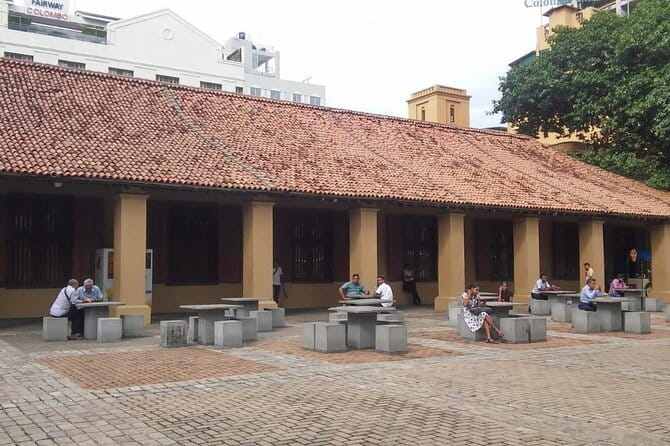 Colombo Half Day City Tour - Getting Oriented in Colombo, Fast, With Pickup and a Driver