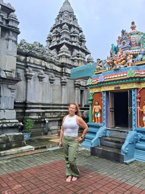 Colombo Heritage &Culture City Tour by Tuk Tuk ALL INCLUSIVE - Independence Square and Colombo Fort area: big exteriors, quick viewpoints