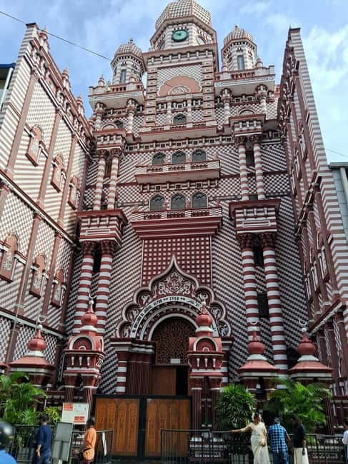 Colombo Heritage &Culture City Tour by Tuk Tuk ALL INCLUSIVE - Tea Supermarket break and Laksala stop: short breaks with shopping nearby