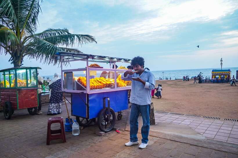 Colombo Local Food Tour by Tuk Tuk – All Inclusive - Galle Face Green, Pettah Market Views, and Lotus Tower Photos Between Stops