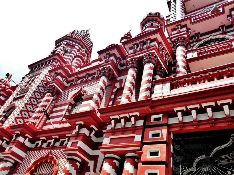 Colombo: One Day Private City Tour With Gangaramaya Temple - Gangaramaya Temple on Beira Lake, and why the image house matters