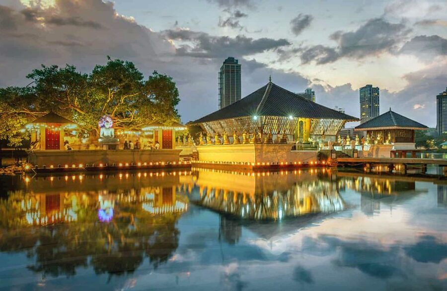 Colombo: One Day Private City Tour With Gangaramaya Temple - Independence Memorial Hall and the Kandyan style you can spot in seconds