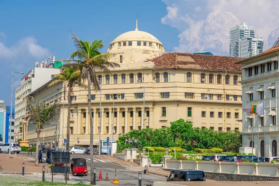 Colombo: private city tour from Negombo with hotel transfers - Colombo Fort and Galle Face Hotel: ocean views plus skyline contrast