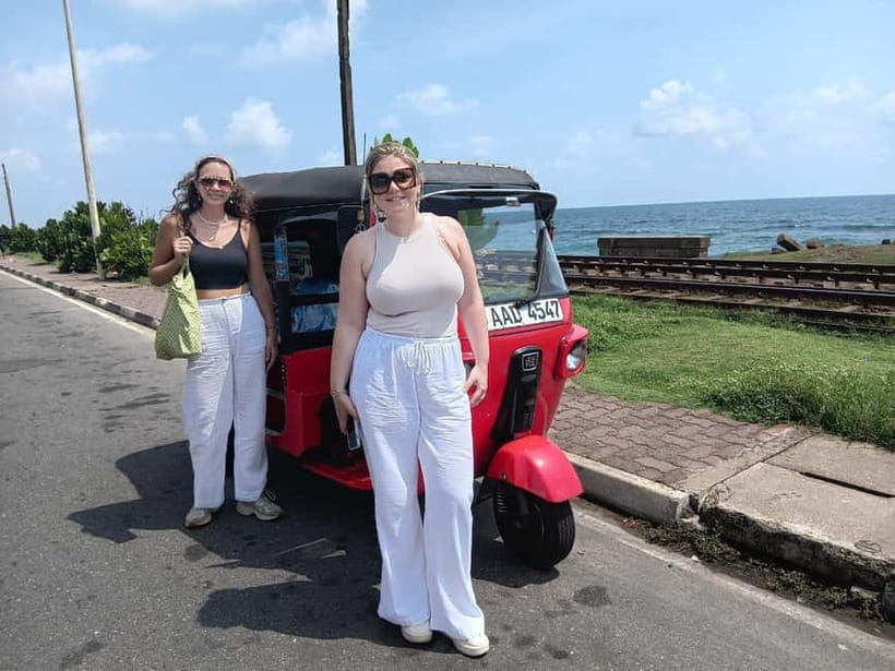 Colombo: Private City Tour with Local Food Tour by Tuk-Tuk - Key points at a glance