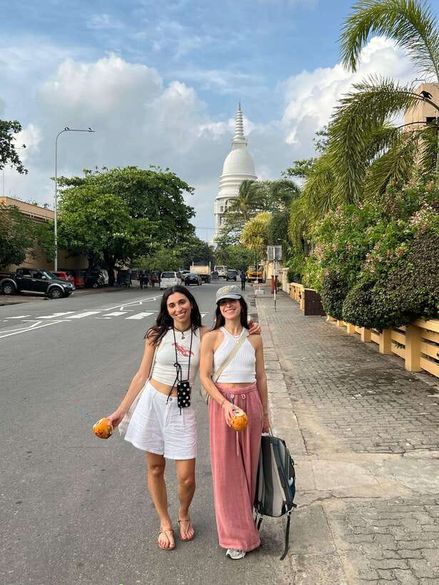 Colombo: Private City Tour with Local Food Tour by Tuk-Tuk - Hoppers on the move, plus temples that explain Colombo’s mix of faiths