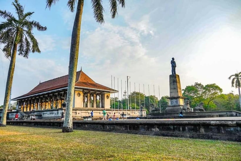 Colombo: Private City Tuk-Tuk Tour with Local Guide & Pickup - Getting started: pickup, timing, and the smooth 4-hour flow