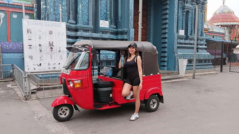 Colombo Private Guided City Tour by Tuk Tuk - All Inclusive - Gangaramaya Temple and Sri Kailawasanathan Swami Temple