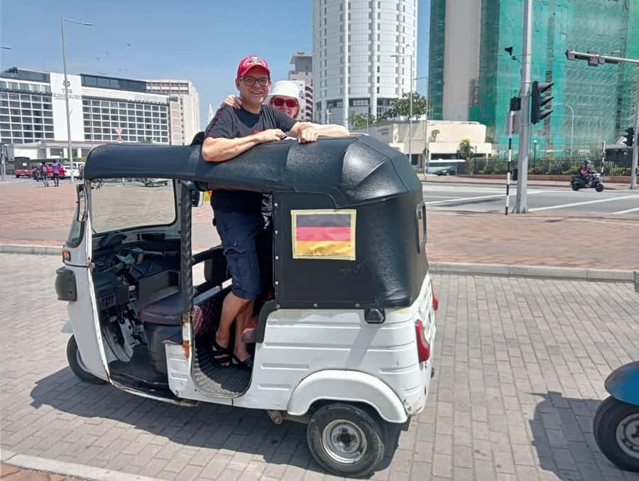 Colombo: Private Guided Tour of the City by Tuk-Tuk - Wolfendhal Dutch Church and colonial precincts, a quick history lesson you can walk through