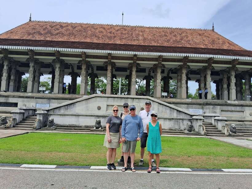 Colombo: Private Guided Tuk Tuk City Tour with Hotel Pickup - Pettah Market and the Red Mosque: Street Life in Full Color