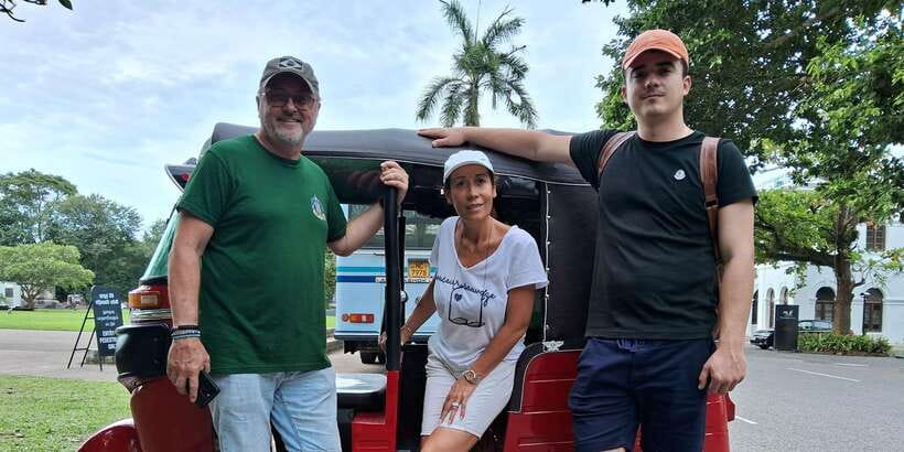Colombo: Private Tuk-Tuk City Tour with All Entry Fees - A private tuk-tuk loop that makes Colombo make sense