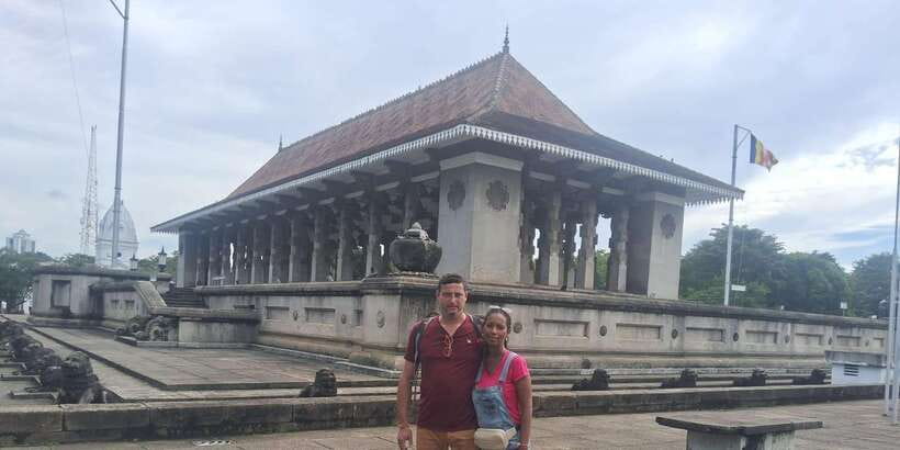 Colombo: Private Tuk-Tuk City Tour with All Entry Fees - Pettah Market and Pettah Floating Market, street life up close