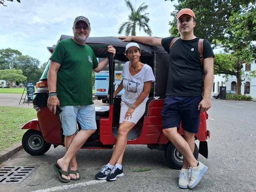 Colombo: Private Tuk-Tuk City Tour with All Entry Fees - Lotus Tower views, Galle Face Green, and the Port Maritime Museum