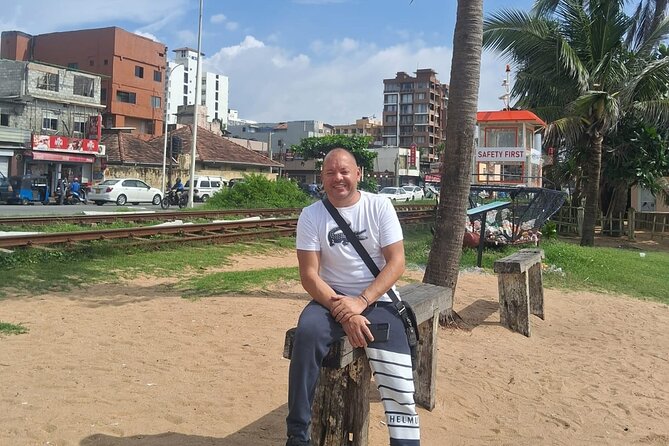 Colombo Private Tuk-Tuk City Tour with All Entry Fees Included - Independence Memorial Hall and Jami Ul-Alfar Mosque: Symbolic Colombo in Two Stops