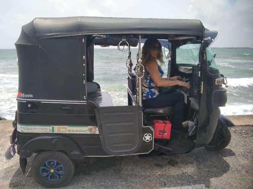 Colombo Sightseeing Private Tour by Tuk Tuk MorningOREvening - Galle Face Green, shopping time, and the lunch-or-dinner moment