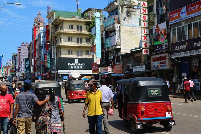 Colombo Sightseeing & Shopping - Galle Face Green: A Coastal Pause in the Middle of the Day