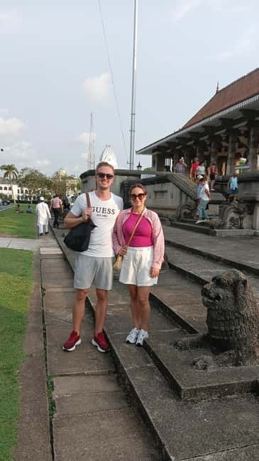 Colombo: Sightseeing Tour by Tuk Tuk Safari - All Inclusive - Galle Face Green, sea air, and that easy Colombo photo moment