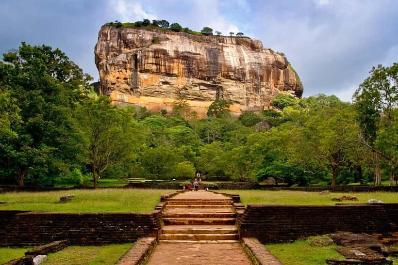 Colombo: Sigiriya, Dambulla Caves, & Wildlife Day Tour - Lion Rock Fortress and the 1300-Step Climb, What You Really See