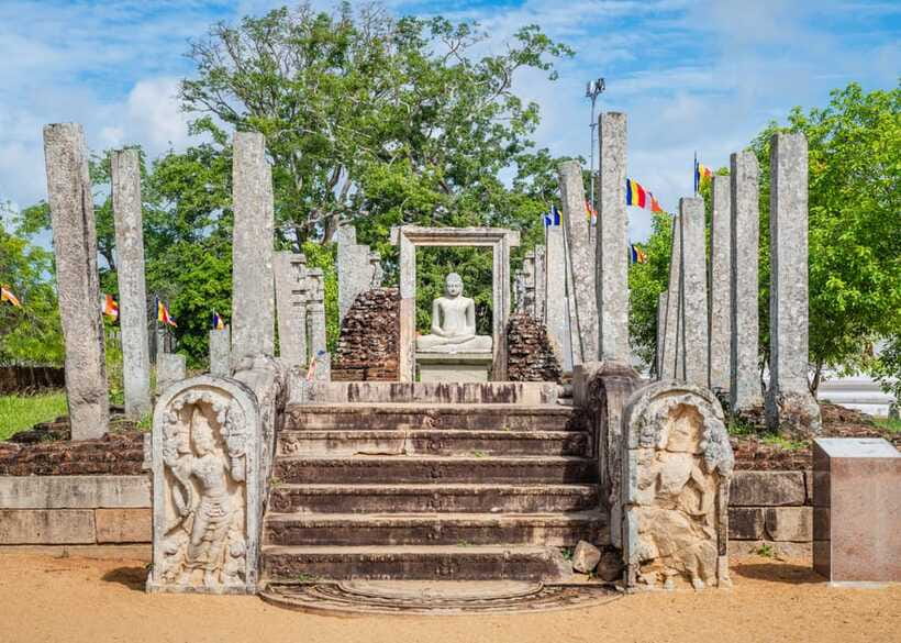 Colombo: Sri Lanka Cultural Triangle Hotspots 2-Day Tour - Day 1: Polonnaruwa Ruins, Museum Context, and an Easy Night Base