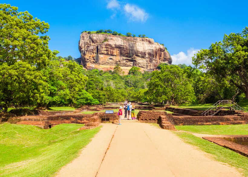 Colombo: Sri Lanka Cultural Triangle Hotspots 2-Day Tour - Day 2: Sigiriya Rock Fortress, Plus the Pidurangala Cave Temple